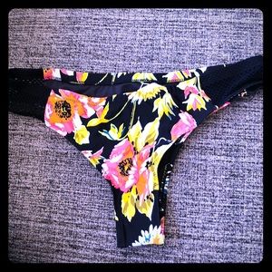 Never worn Volcom bathing suit bottoms